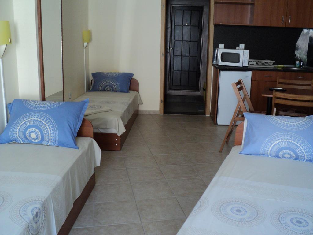 Meni Apartments And Guest Rooms Sozopol Room photo