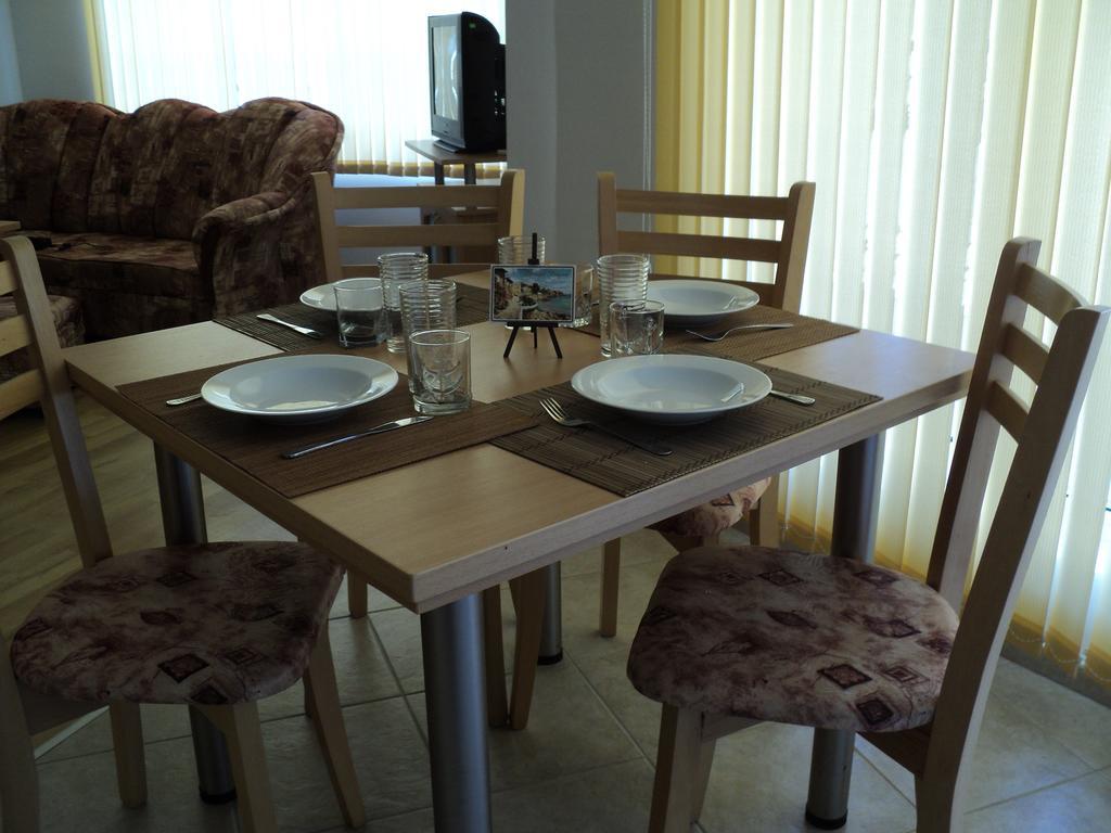 Meni Apartments And Guest Rooms Sozopol Exterior photo