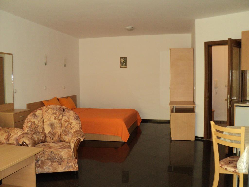 Meni Apartments And Guest Rooms Sozopol Exterior photo