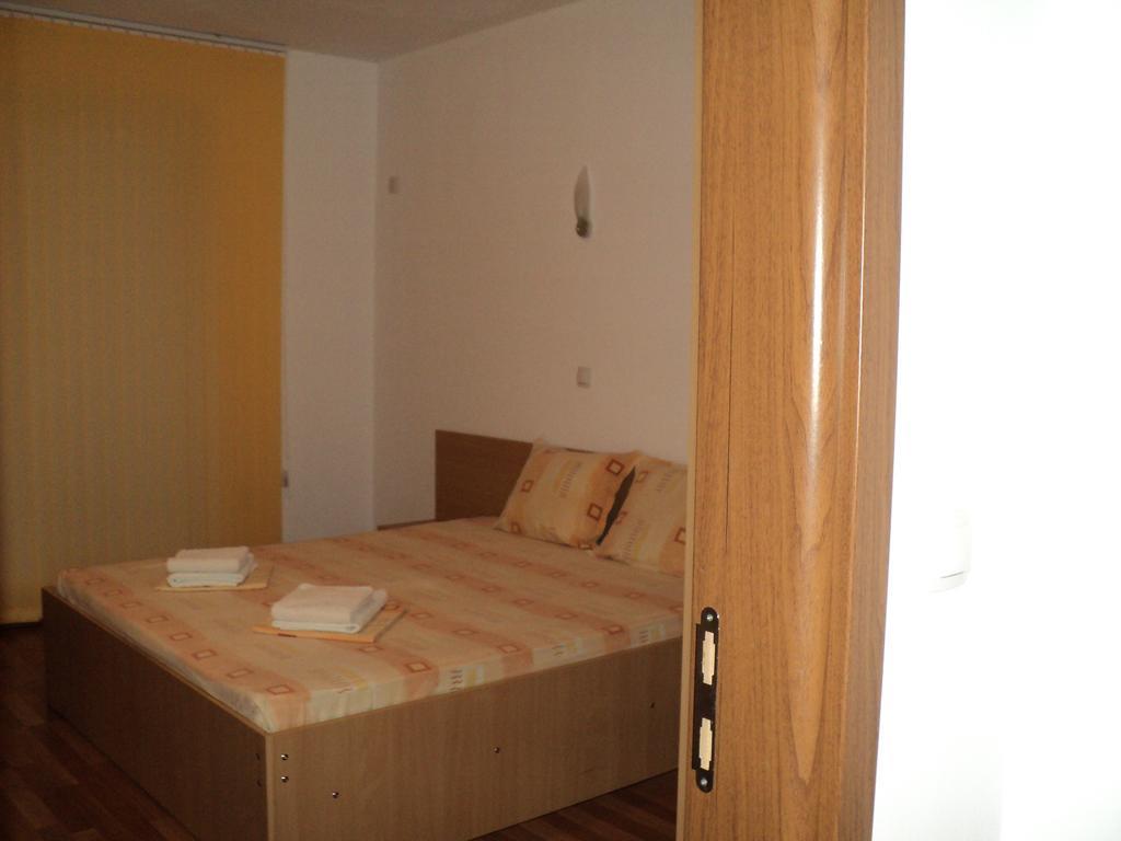 Meni Apartments And Guest Rooms Sozopol Exterior photo