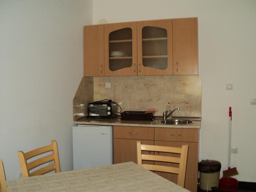 Meni Apartments And Guest Rooms Sozopol Exterior photo