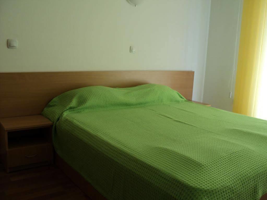Meni Apartments And Guest Rooms Sozopol Exterior photo