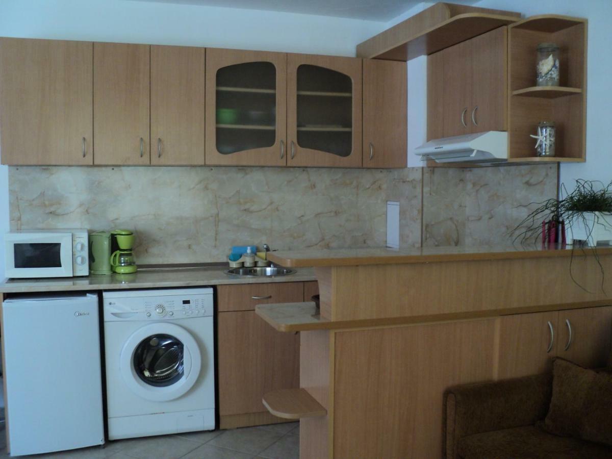 Meni Apartments And Guest Rooms Sozopol Exterior photo