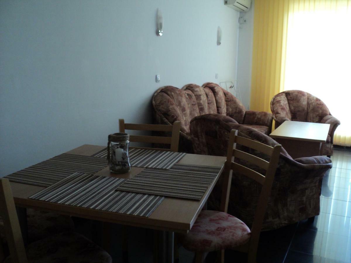 Meni Apartments And Guest Rooms Sozopol Exterior photo